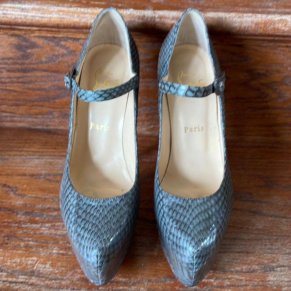 Christian louboutin heels size 37.5 or US 7.5.